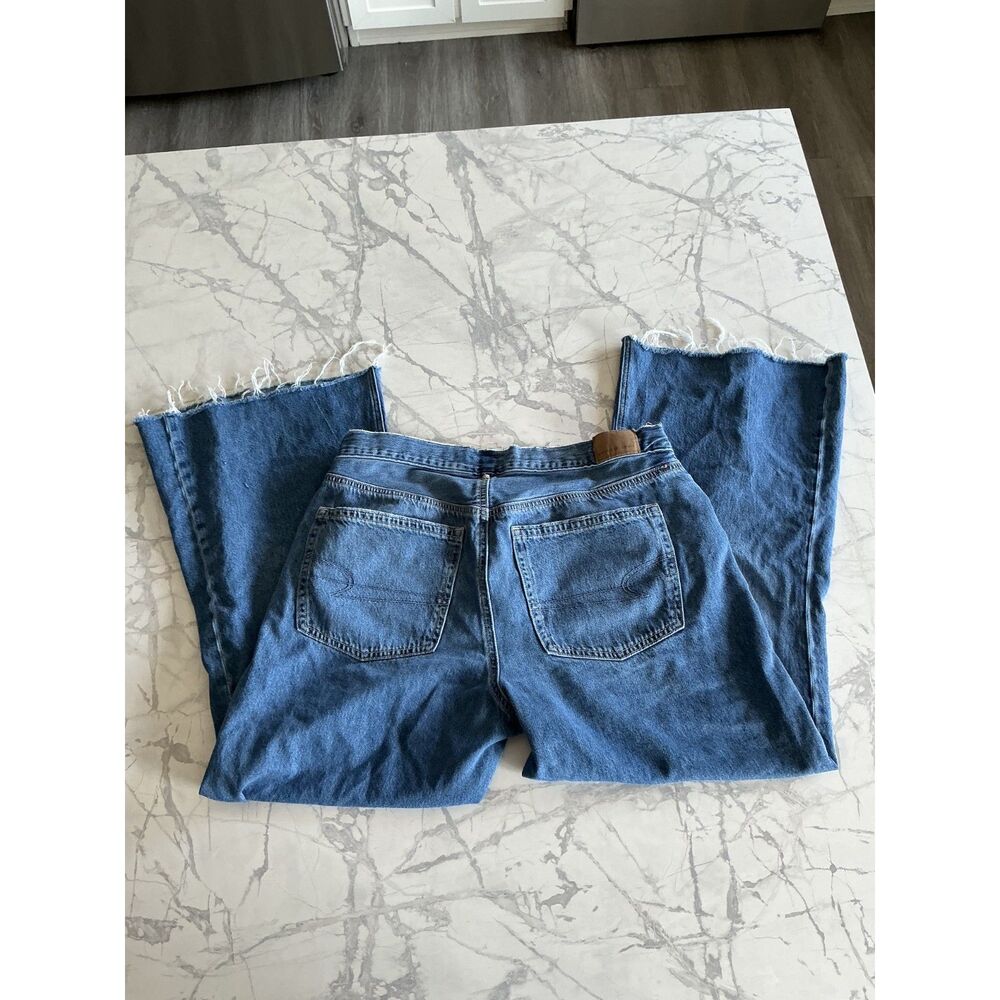 American Eagle Baggy Flare cropped Jeans Size 8 Medium Wash Raw Hem
